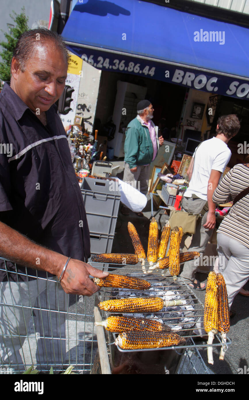 Parigi Francia,Europa,Francese,18° arrondissement,Les Marche aux Puces de Saint-Ouen,Puces Flea shopping shopper shopping negozi di mercato mercati marke Foto Stock