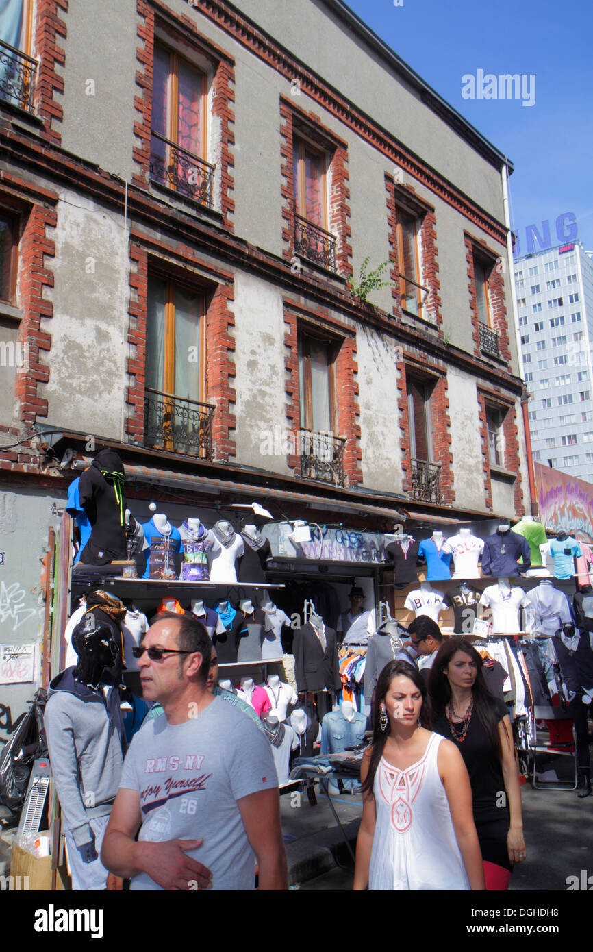 Parigi Francia,Europa,Francese,18° arrondissement,Les Marche aux Puces de Saint-Ouen,Puces Flea shopping shopper shopping negozi di mercato mercati marke Foto Stock