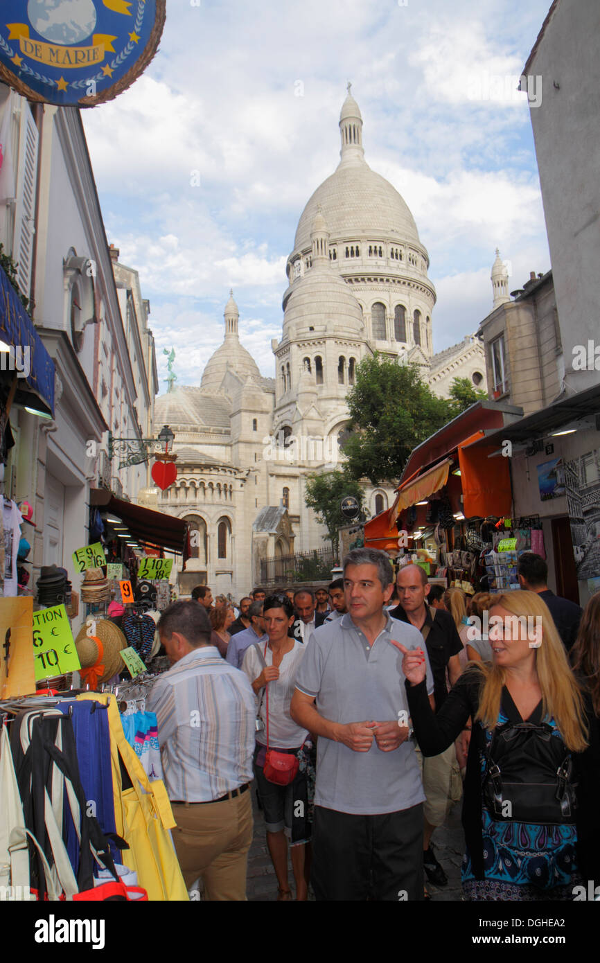 Parigi Francia,Europa,Francese,18° arrondissement,Montmarre,Rue Saint-Rustique,Place du Tertre,la Basilique du Sacré-Coeur,Sacred Heart,Roman Catholic,ch Foto Stock