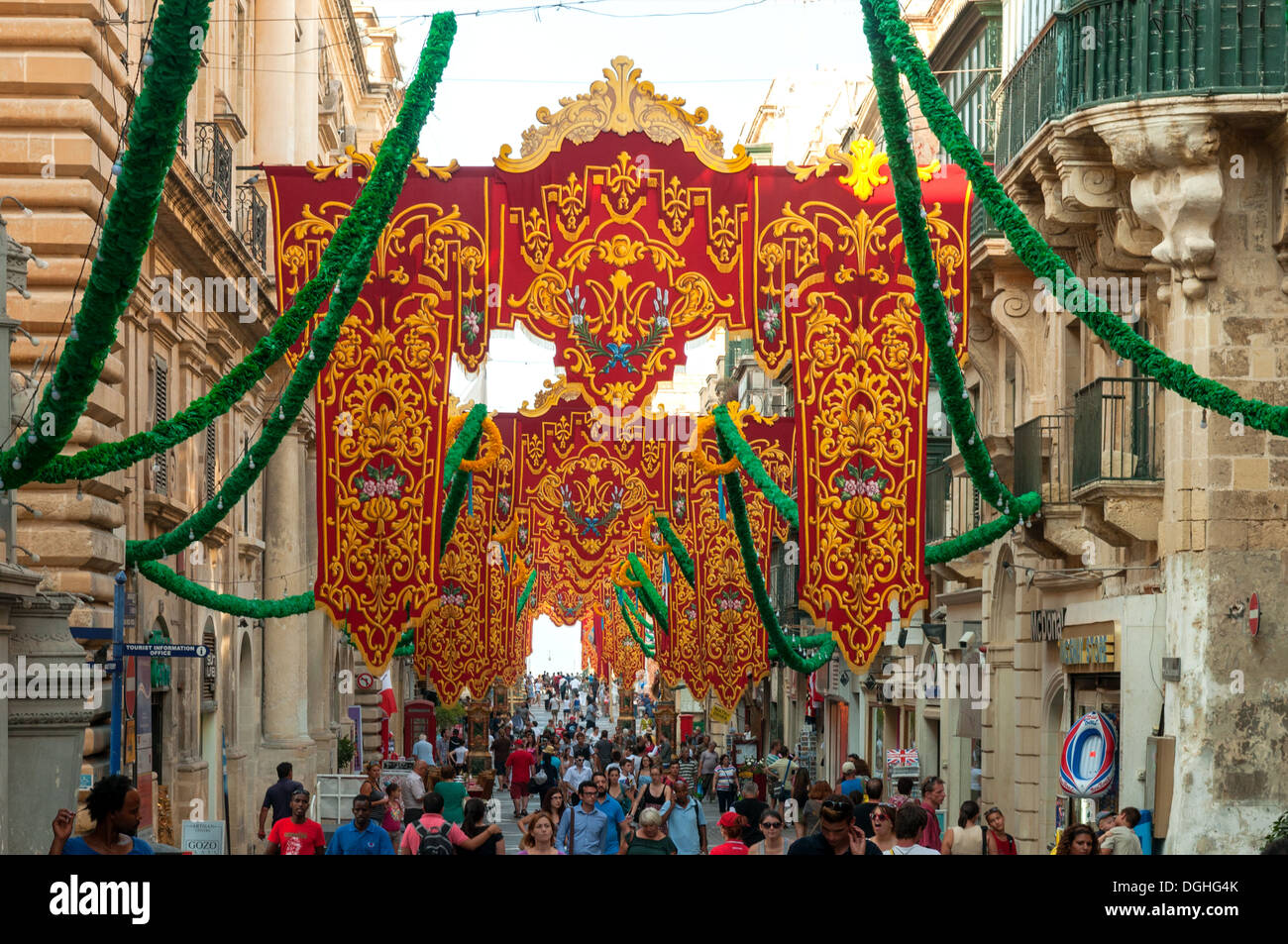 Festa decorazioni, Repubblica Street, Valletta, Malta Foto Stock