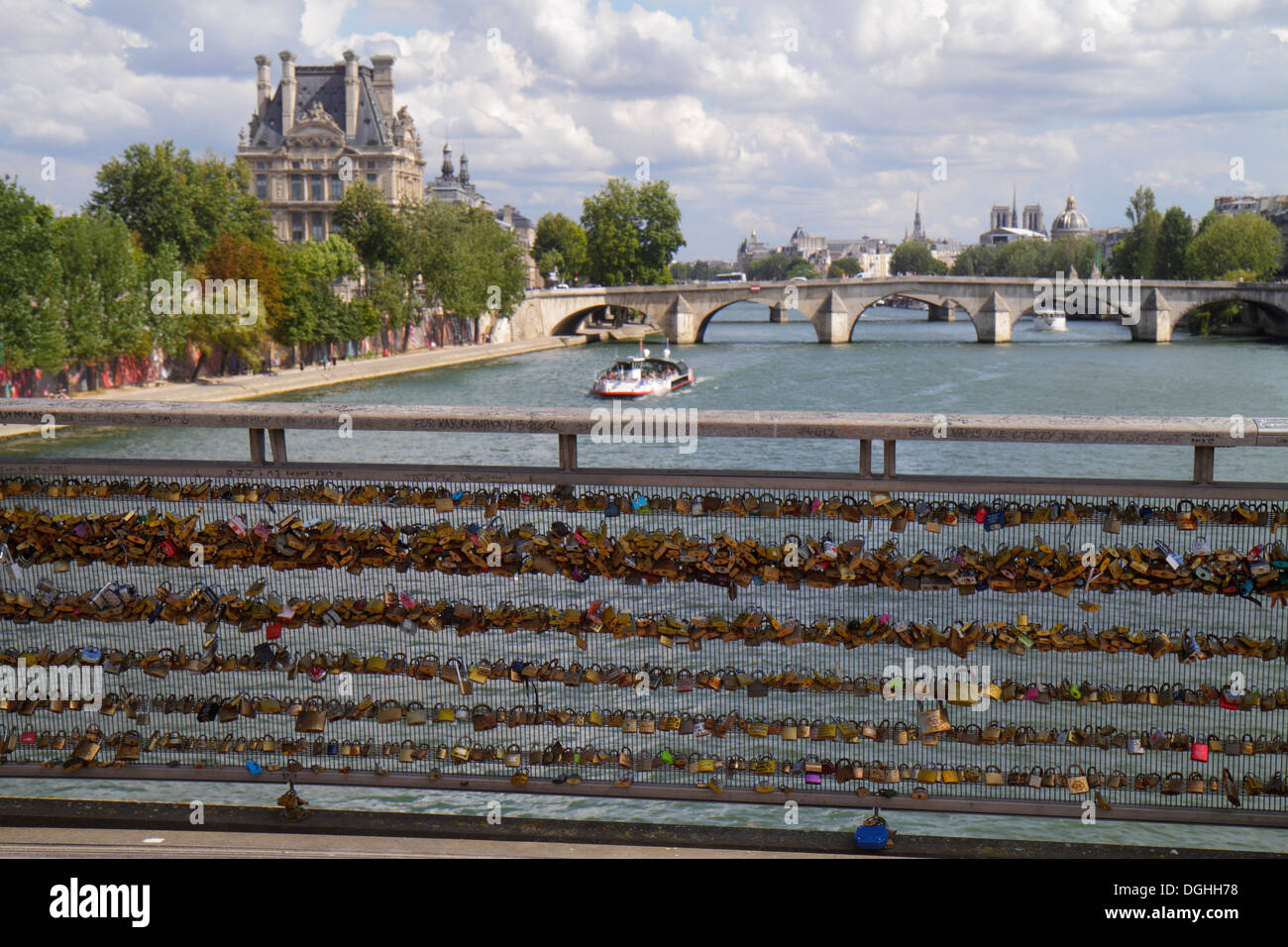 Parigi Francia, Senna, la Rive Gauche, riva sinistra, Berges de Seine, Hôtel de Ville, amministrazione locale della città, edificio, Passerelle Léopold-Sédar-Senghor f Foto Stock