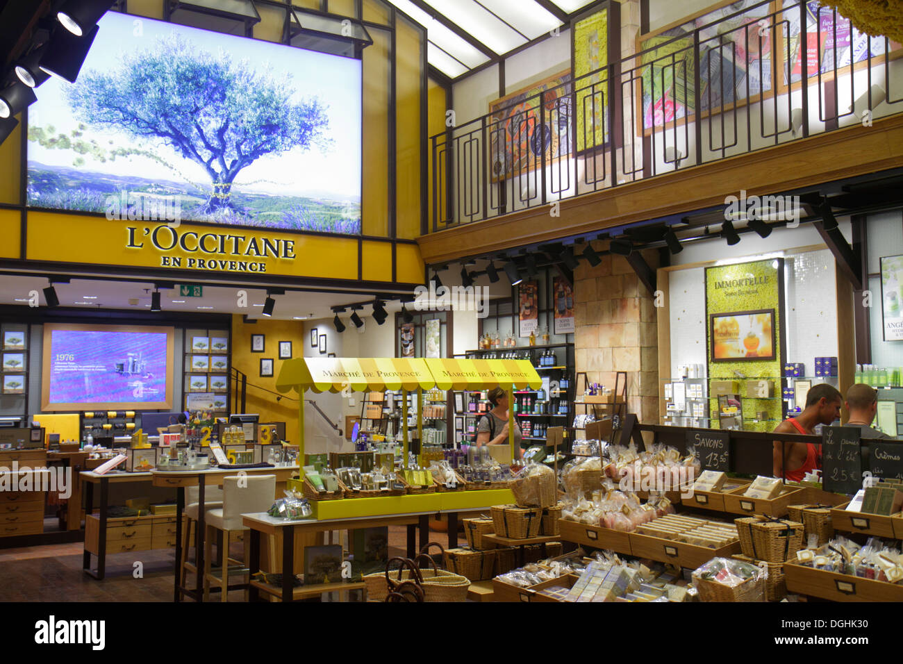 Parigi Francia,1° arrondissement,Carrousel Carousel du Louvre, centro commerciale sotterraneo l'Occitane en Provence,cura della pelle,cosmetici,cura della pelle,vendita prodotti di bellezza Foto Stock