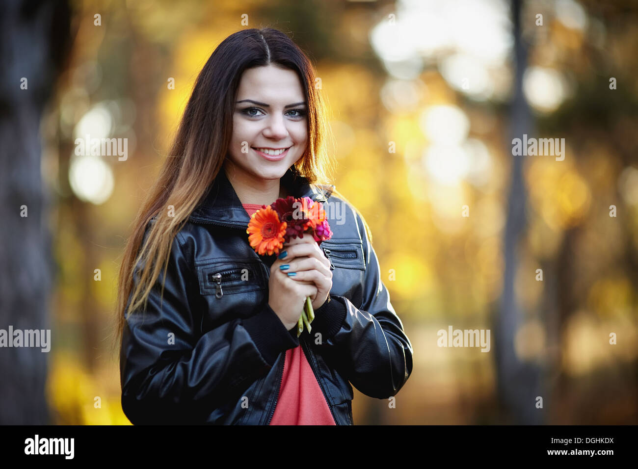 Ragazza con un fiore Foto Stock