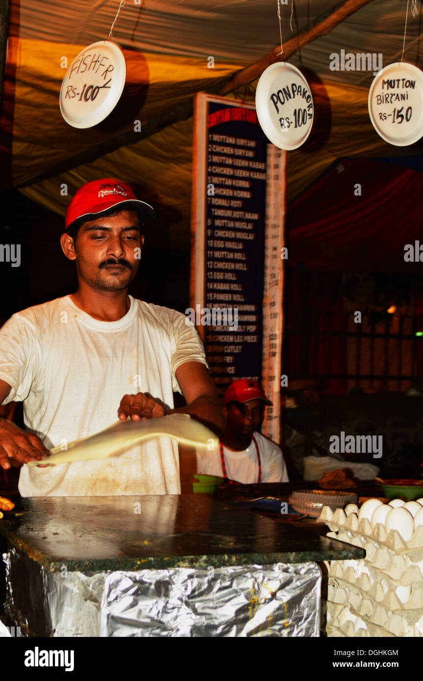 Indian Street Food, Street Food, India, Bengali, pancake, Rumali Roti., Roti, fritti Foto Stock
