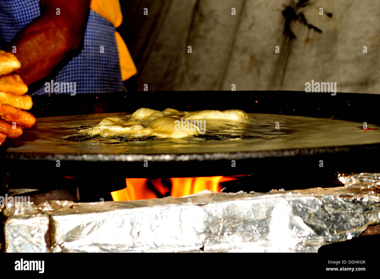 Indian Street Food, Street Food, fritto, oleose, la frittura, il cibo indiano Foto Stock