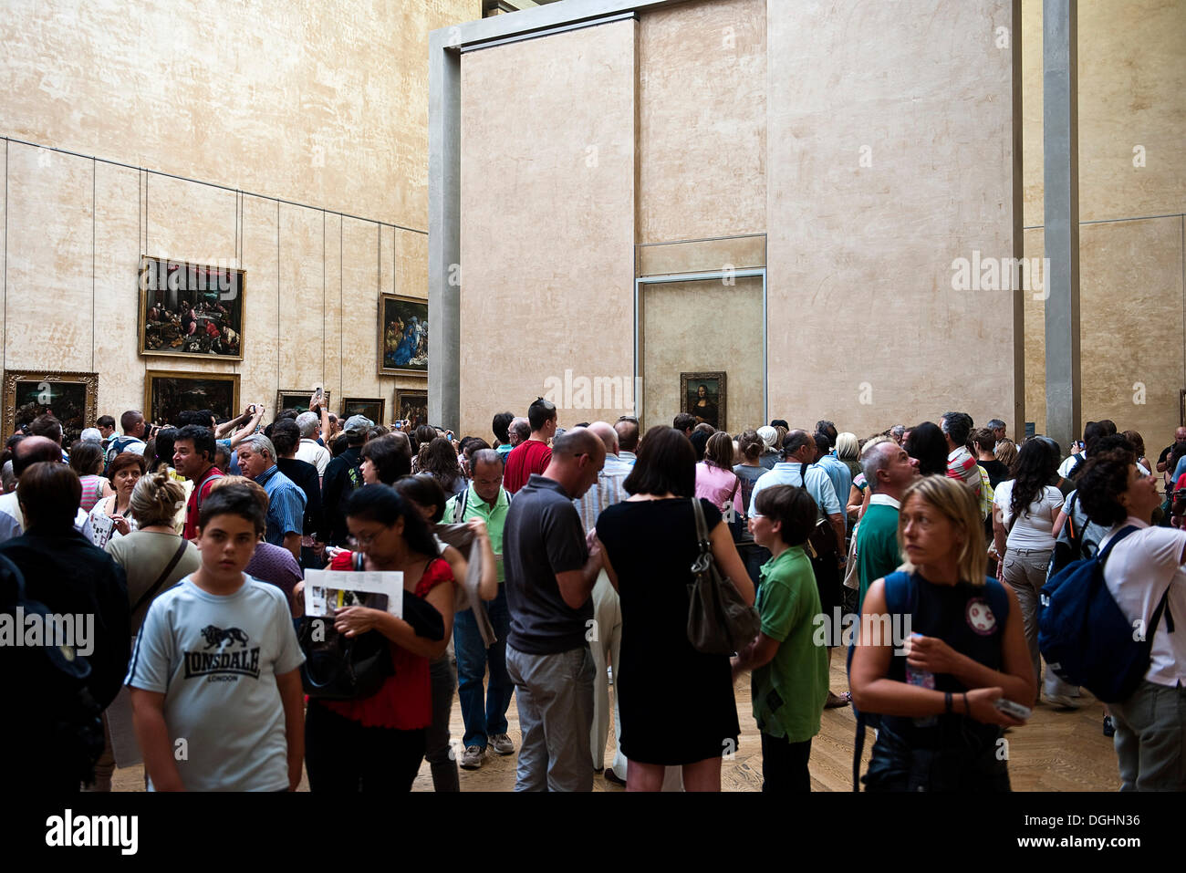 La Mona Lisa hall con molti visitatori, turisti, il Musée du Louvre, Parigi, Ile de France, Francia, Europa Foto Stock