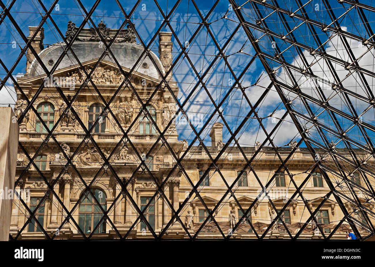 La piramide di vetro, il Musée du Louvre, il museo del Louvre, Parigi, Ile de France, Francia, Europa Foto Stock