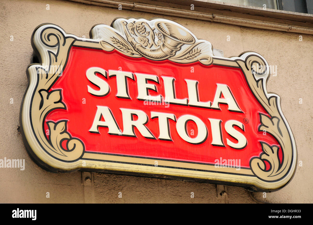 Segno Stella Artois su una barra, Bruxelles, Belgio, Europa Foto Stock