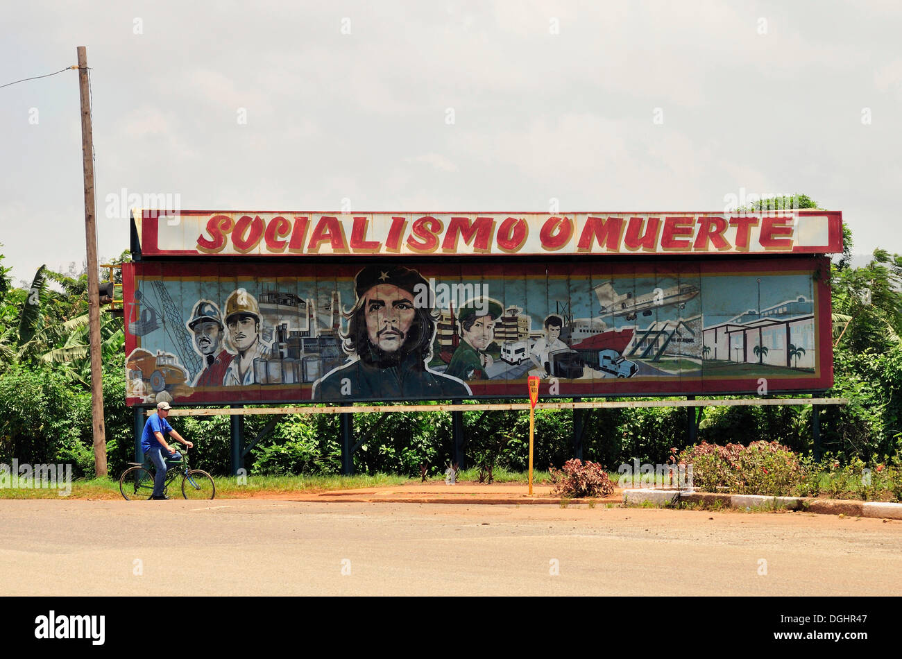 Propaganda socialista Socialismo o muerte, il Socialismo o Morte, Moa, Cuba, Caraibi Foto Stock