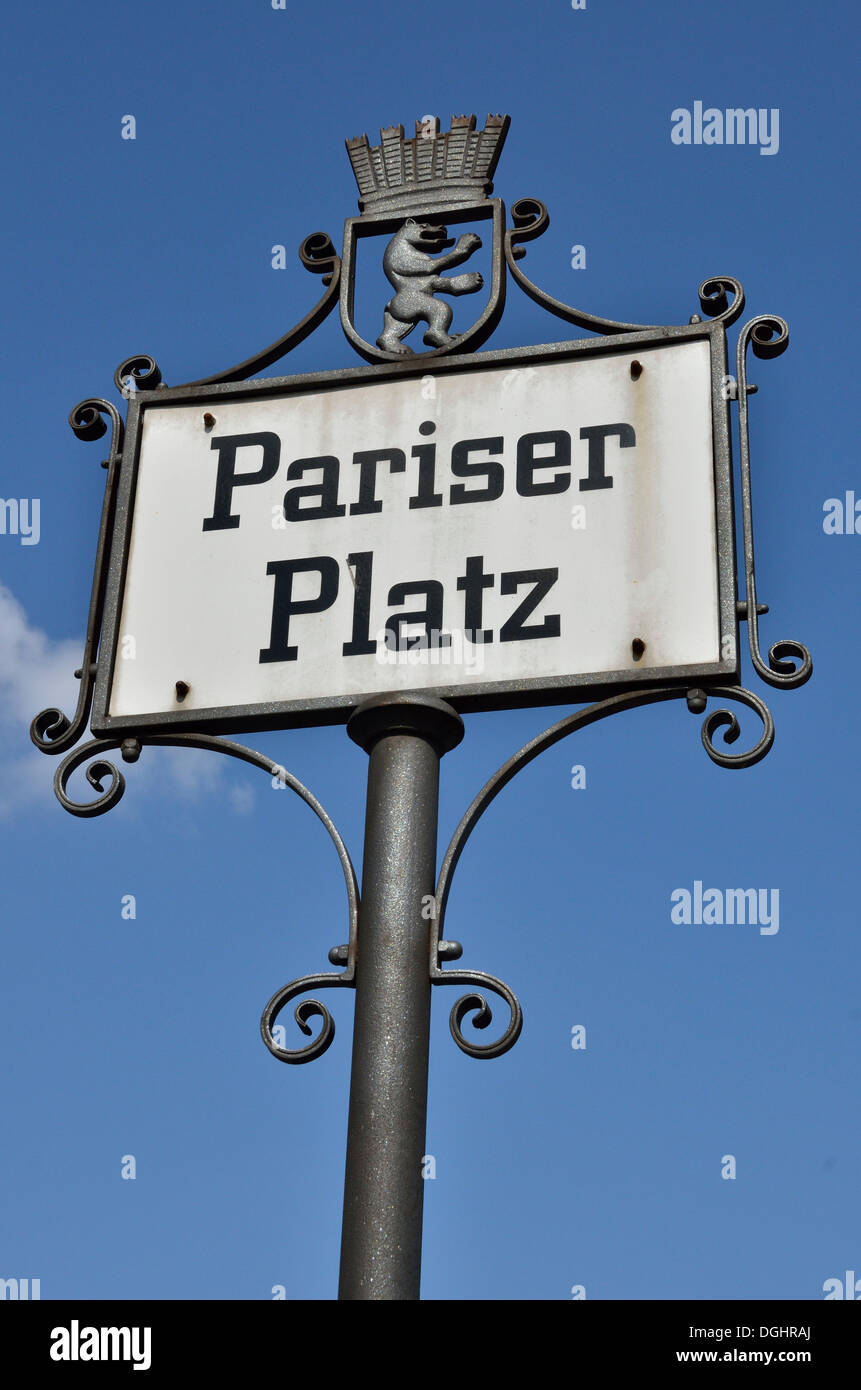Cartello stradale "Pariser Platz' a Pariser Platz, Berlin Foto Stock