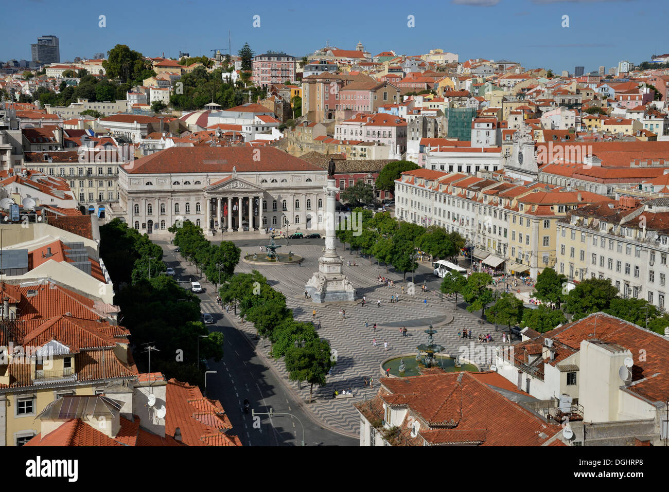 Vista su piazza Rossio o Praça Dom Pedro IV, con il Teatro di Dona Maria II Teatro Nazionale, Lisbona, Portogallo, Europa, Lisbona Foto Stock