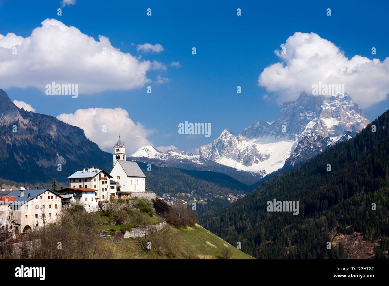 Colle Santa Lucia e del Monte Pelmo picco, Dolomiti, Italia, Europa Foto Stock
