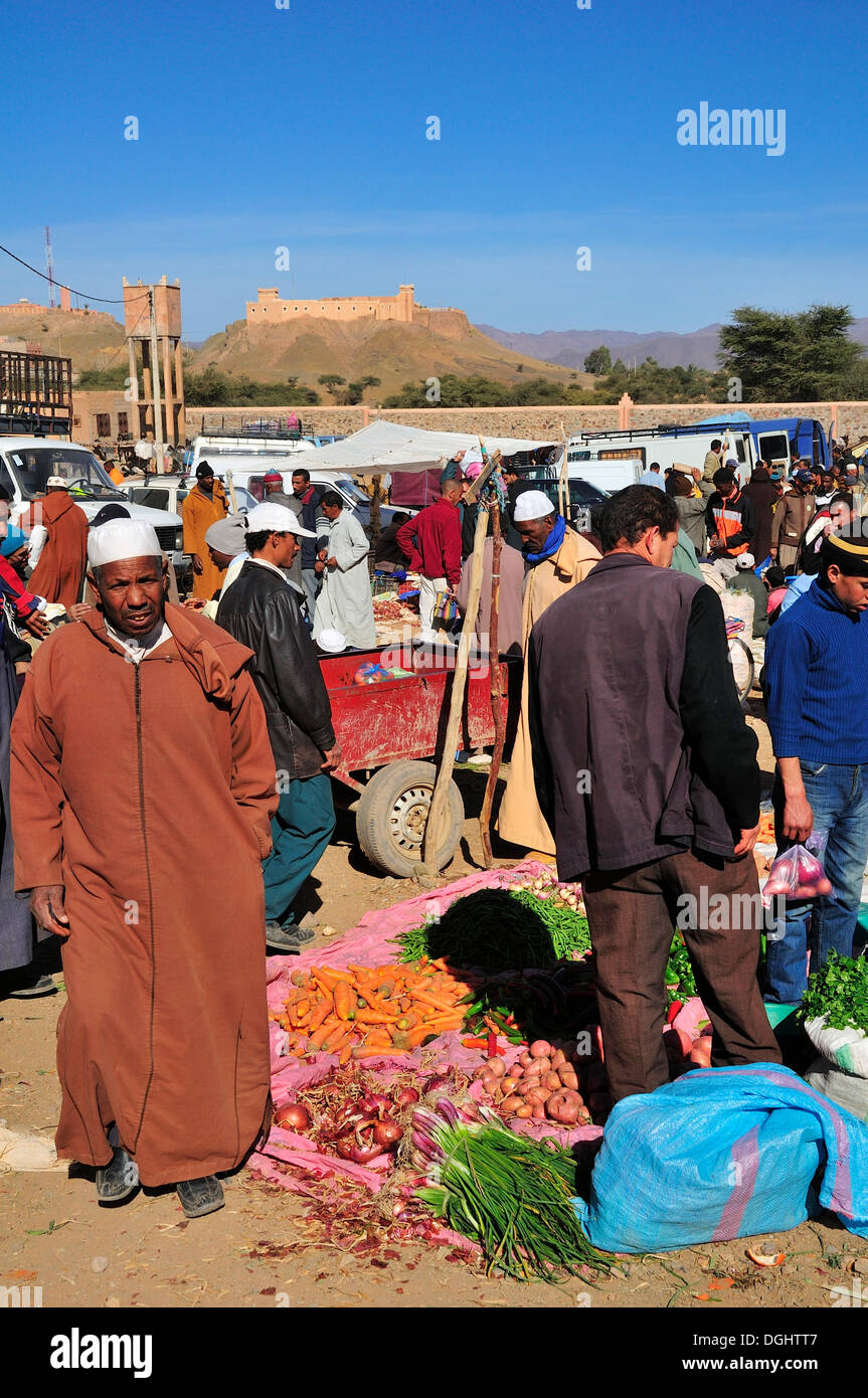 Occupato il mercato settimanale in Agdz, Draâtal, Agdz, Souss-Massa-regione Draâ, Marocco Foto Stock
