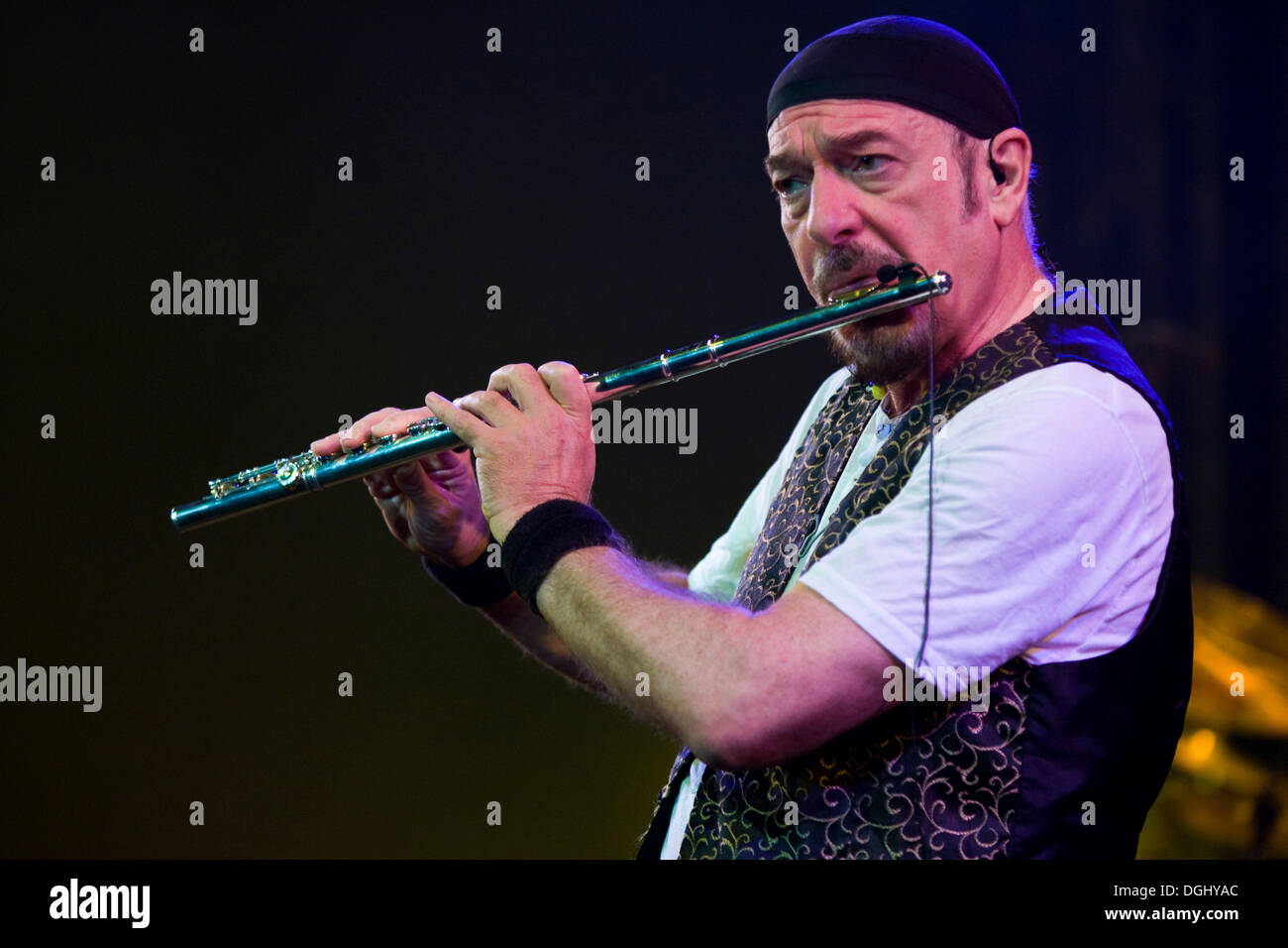 British multi strumentista e cantante Ian Anderson, Jethro Tull, live al Blue Balls Festival di Lucerna concert hall di Foto Stock