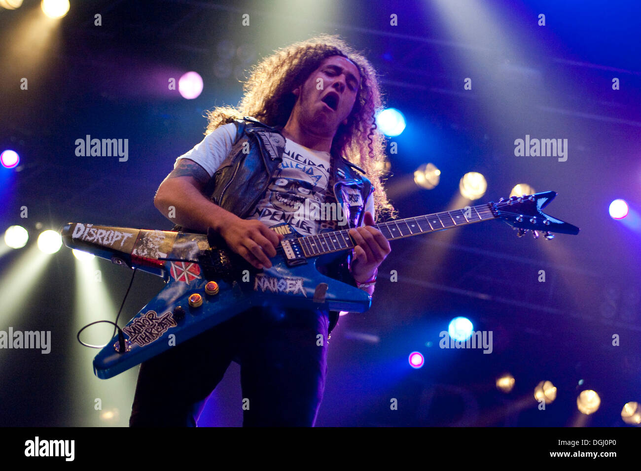 Alex Nunez, chitarrista della American heavy-metal band marea nera dal vivo presso il Rocksound Festival in Huttwil, Berna, Svizzera Foto Stock