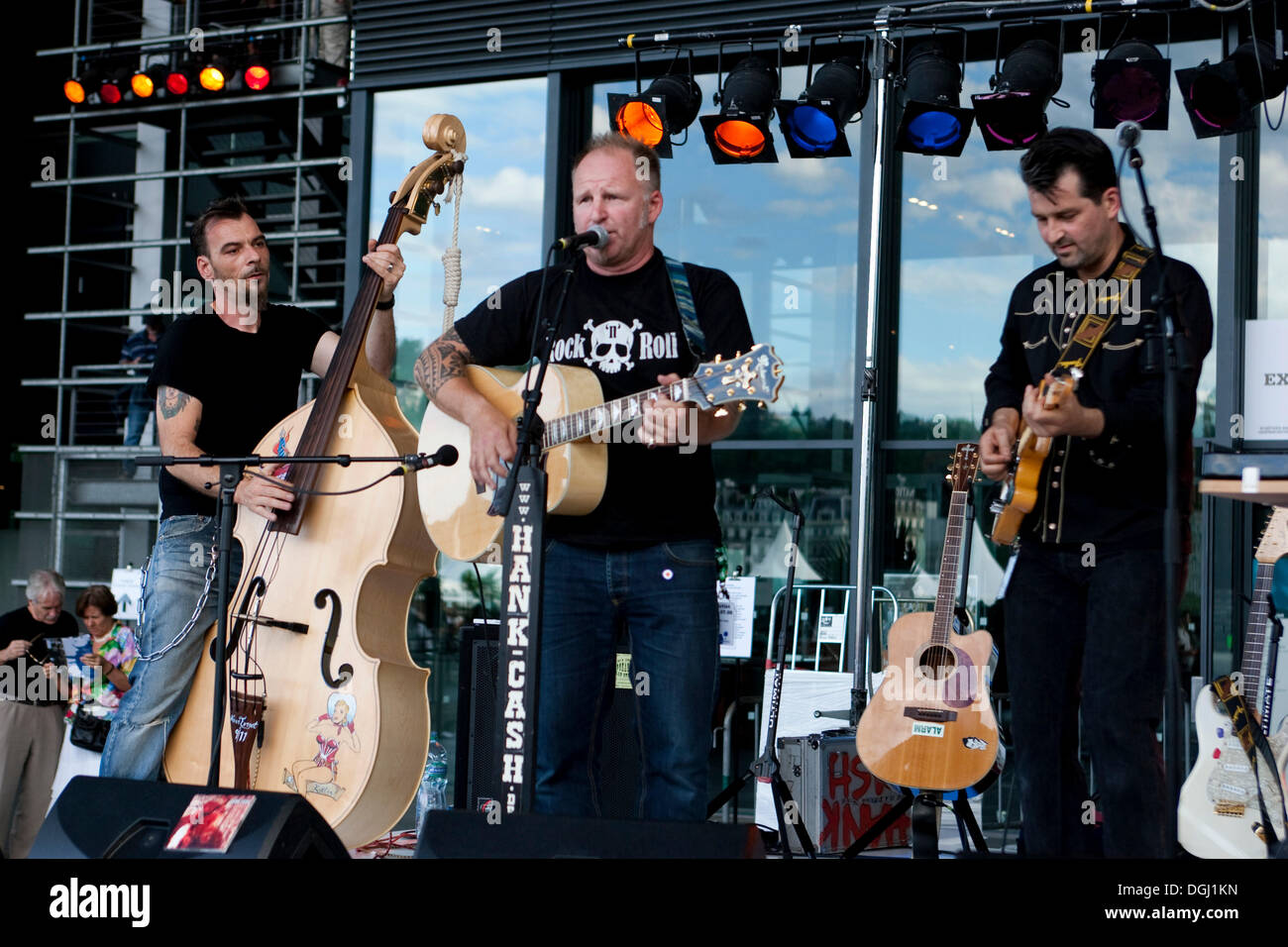 Il paese tedesco band Hank Cash live al Blue Balls Festival Piazza davanti al KKL di Lucerna, Svizzera Foto Stock