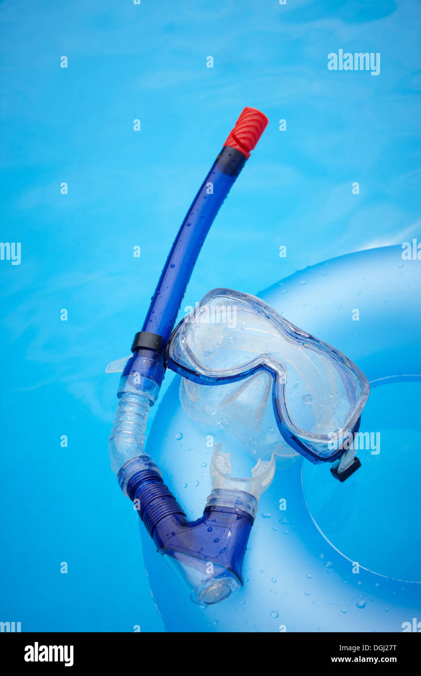 Maschera subacquea su un tubo di nuoto Foto Stock