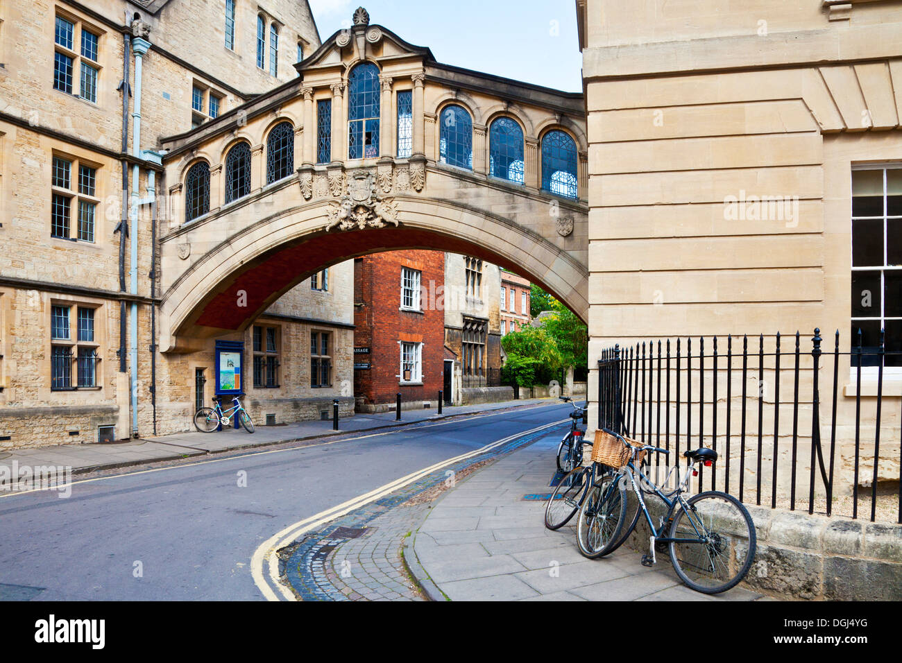Hertford ponte noto come il Ponte dei Sospiri a Hertford College. Foto Stock