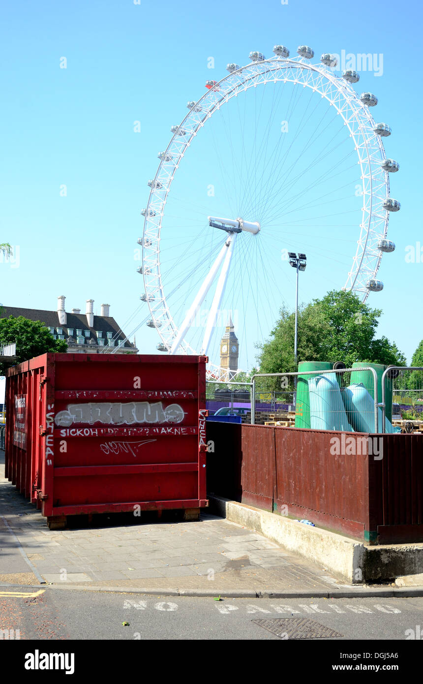 Icone di Londra, London Eye, Big bed, County Hall e a saltare dalla strada Bevedere Foto Stock