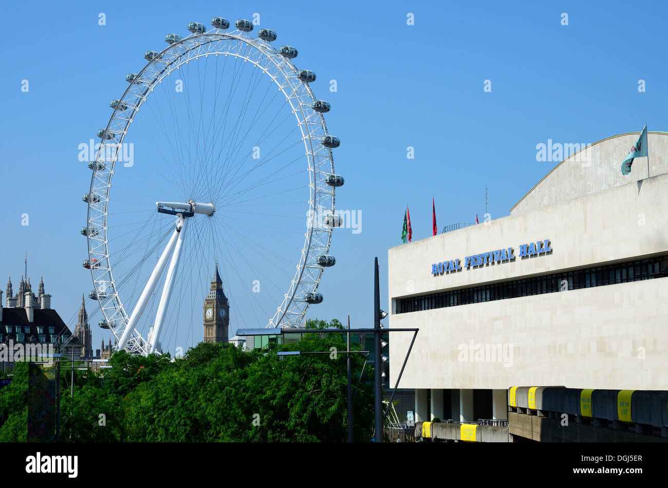 Icone di Londra, London Eye, il Royal Festival Hall e il Big Ben da Waterloo Bridge Foto Stock