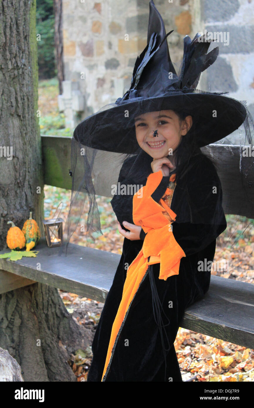 Bambina vestito per la vigilia di Halloween Foto Stock