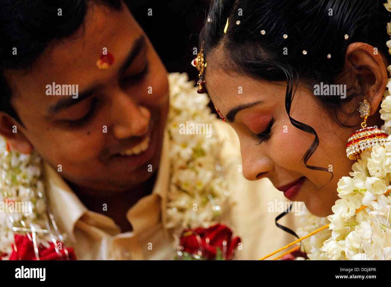 Un indù cerimonia nuziale in India.la legatura del nodo Foto Stock