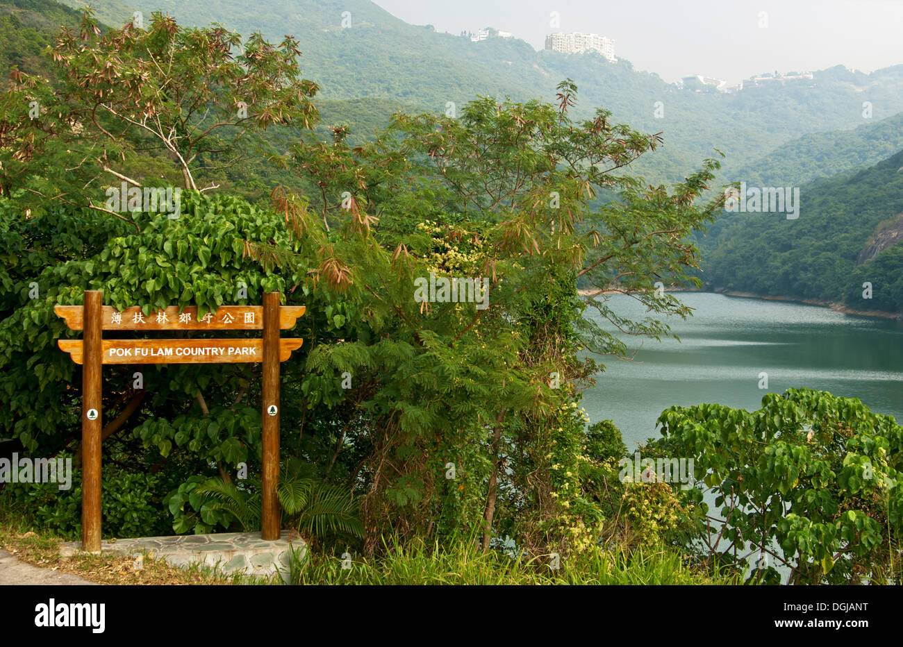 La segnaletica in Pok Fulam Country Park, il Pok Fu Lam serbatoio sul retro, Pok Fu Lam, Hong Kong, Hong Kong, Cina Foto Stock
