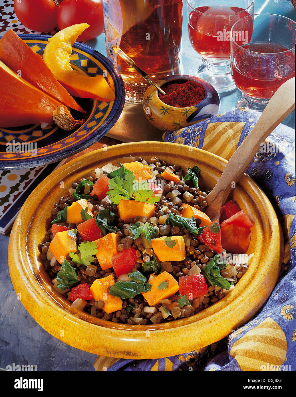 Colorato piatto di lenticchie, Marocco Foto Stock