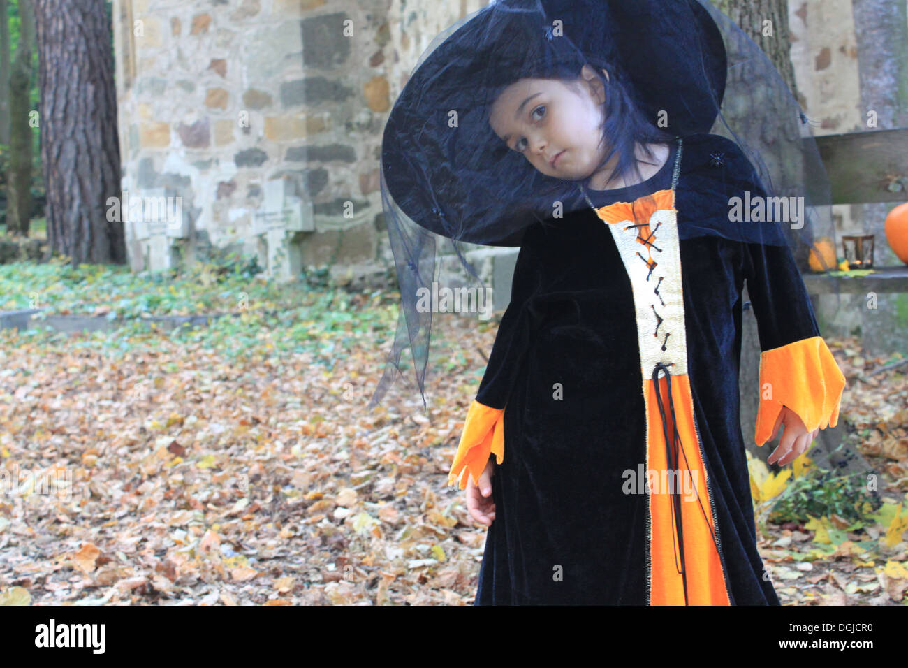.Bambina vestito per la vigilia di Halloween Foto Stock