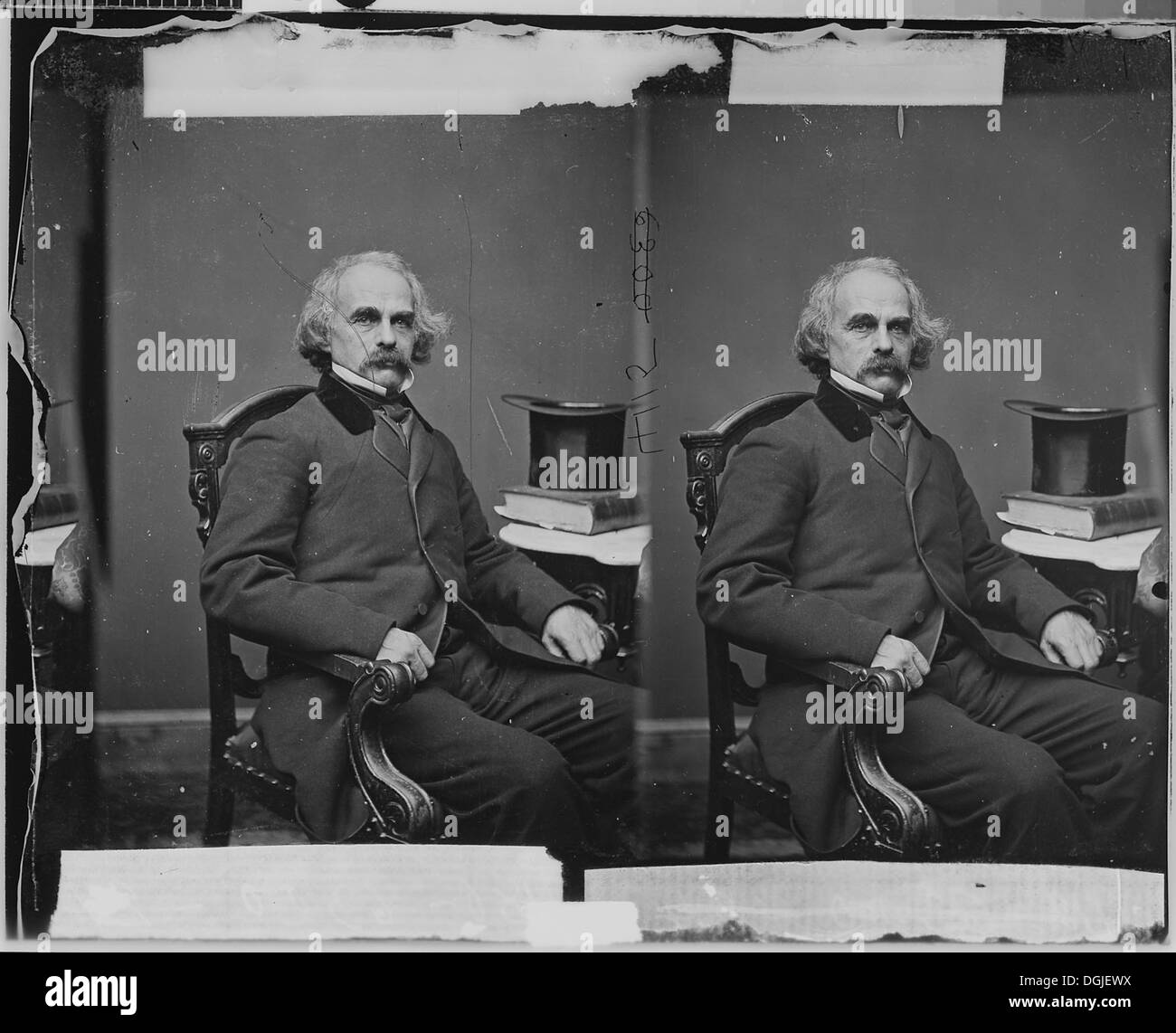 Un ritratto di Nathaniel Hawthorne, romanziere e scrittore di racconti americani, noto per opere come "la lettera scarlatta" e "la casa dei sette frontoni", che esplorano temi della moralità e della natura umana. Foto Stock