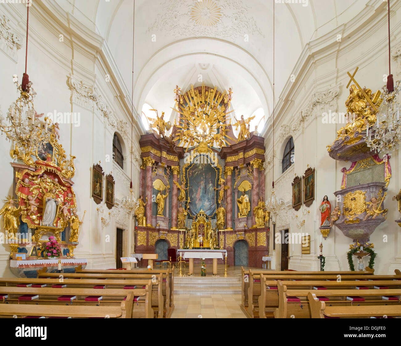 St. Mary's altare e l'altare maggiore, Chiesa di San Giacomo Maggiore, Kirchberg, Bucklige Welt, Austria Inferiore, Austria, Europa Foto Stock