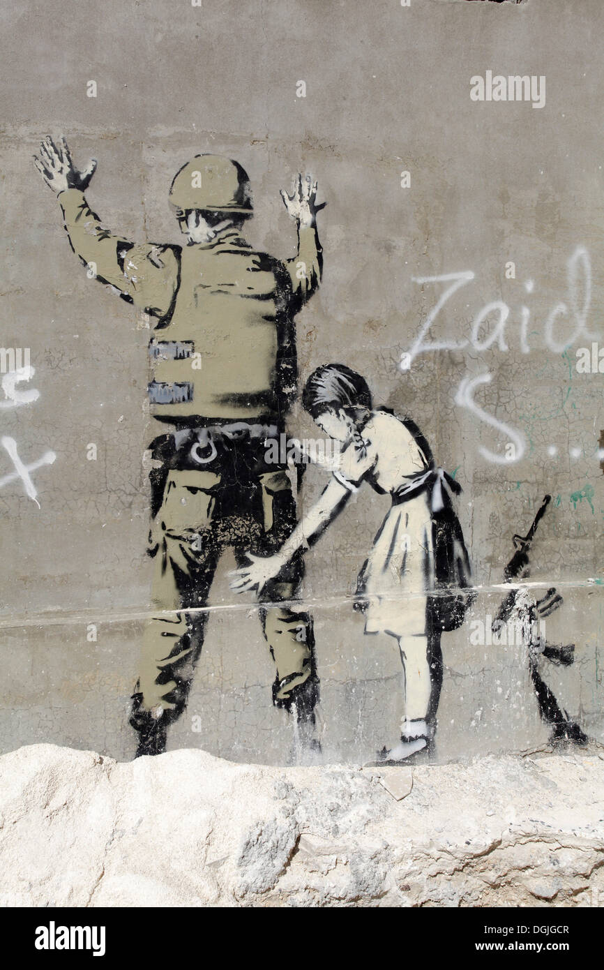 Parete con un graffito di Banksy, palestinesi, tra Betlemme, West Bank e a Gerusalemme, Israele, Medio Oriente Foto Stock