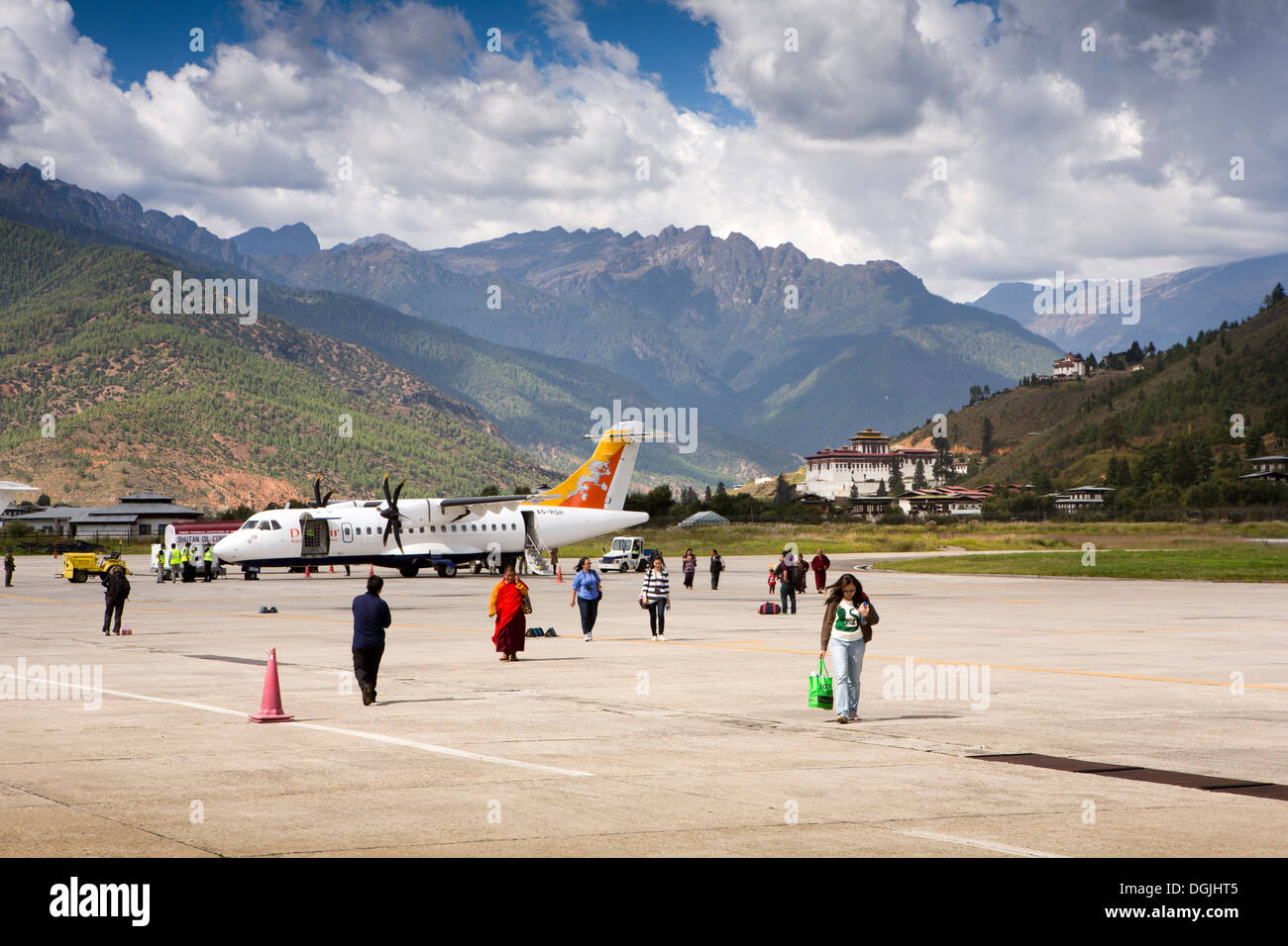 Il Bhutan, Paro Aeroporto internazionale di passeggeri sbarco Druk Air ATR 42-500 piano Foto Stock