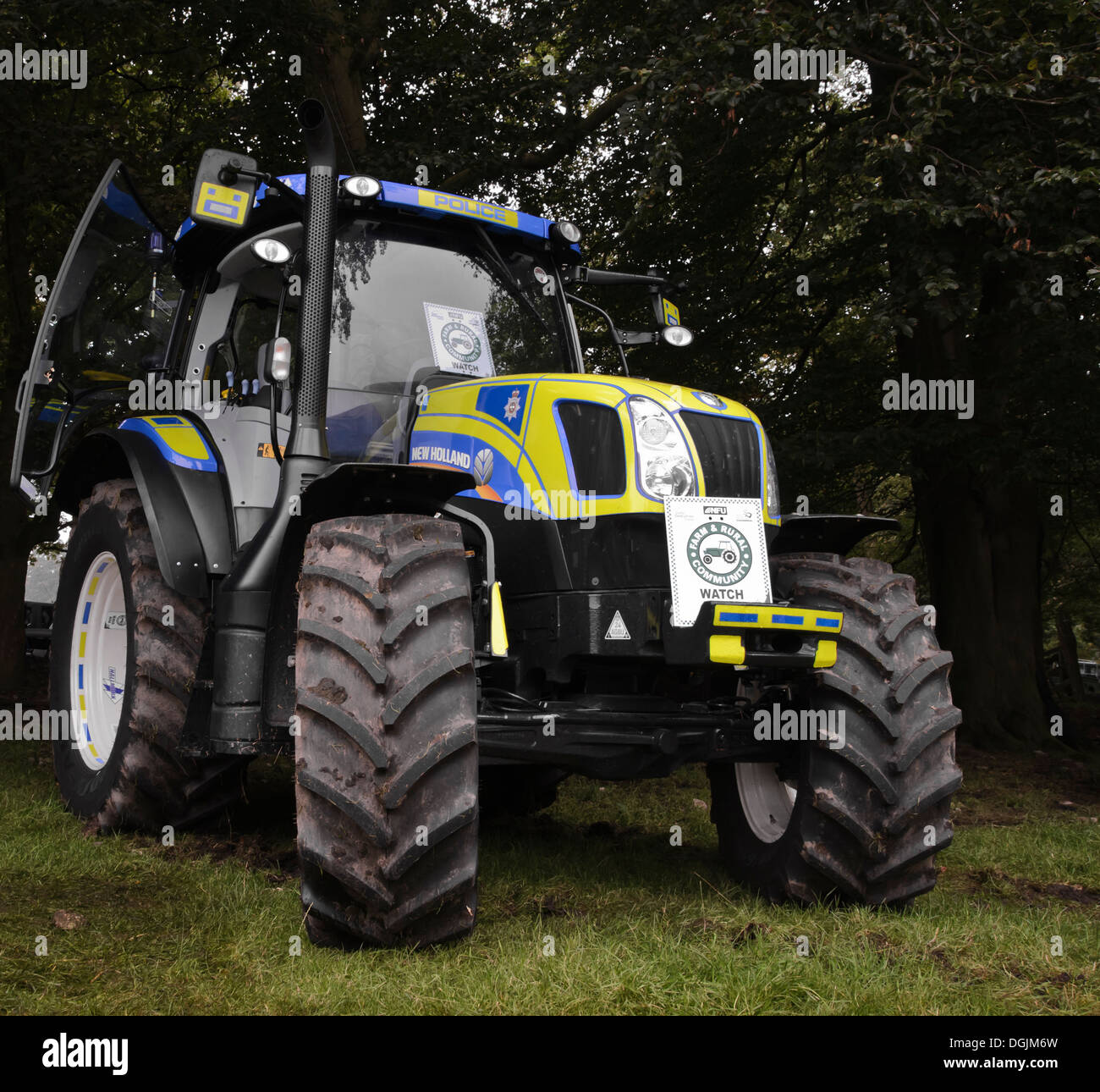 Fattoria di polizia della comunità rurale di guardare / trattore farm machinery consapevolezza Foto Stock