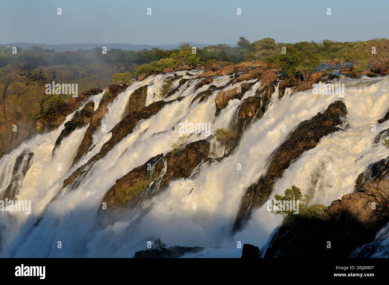 Sunrise presso le cascate Ruacana sul boder tra Angola e Namibia Foto Stock