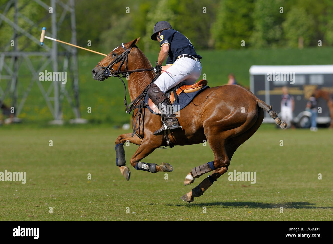 Christopher Kirsch, un Team Bucherer giocatore di polo in sella al suo cavallo, Bucherer Polo Trophy 2011, Monaco di Baviera, Thann, Holzkirchen Foto Stock