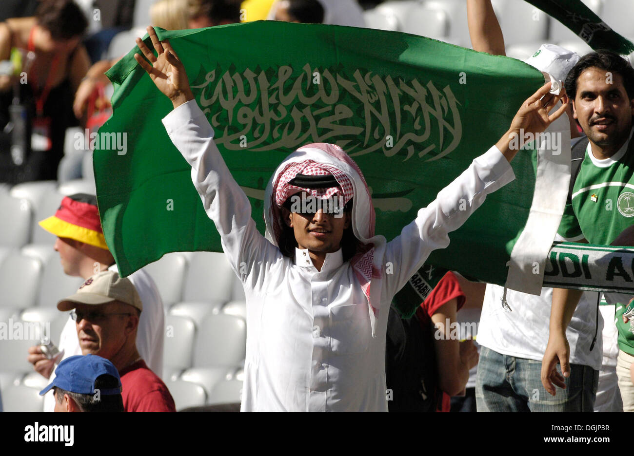 Saudi-Arabian appassionato di calcio alla Coppa del Mondo 2006 in Germania Foto Stock