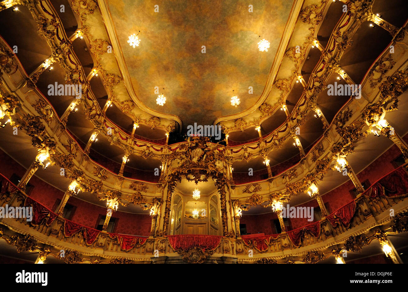 Posti a sedere nel Cuvilliés-Theater, costruito 1771-55, progettato dall'architetto François Cuvillies, residenza di Monaco di Baviera, Monaco di Baviera Foto Stock