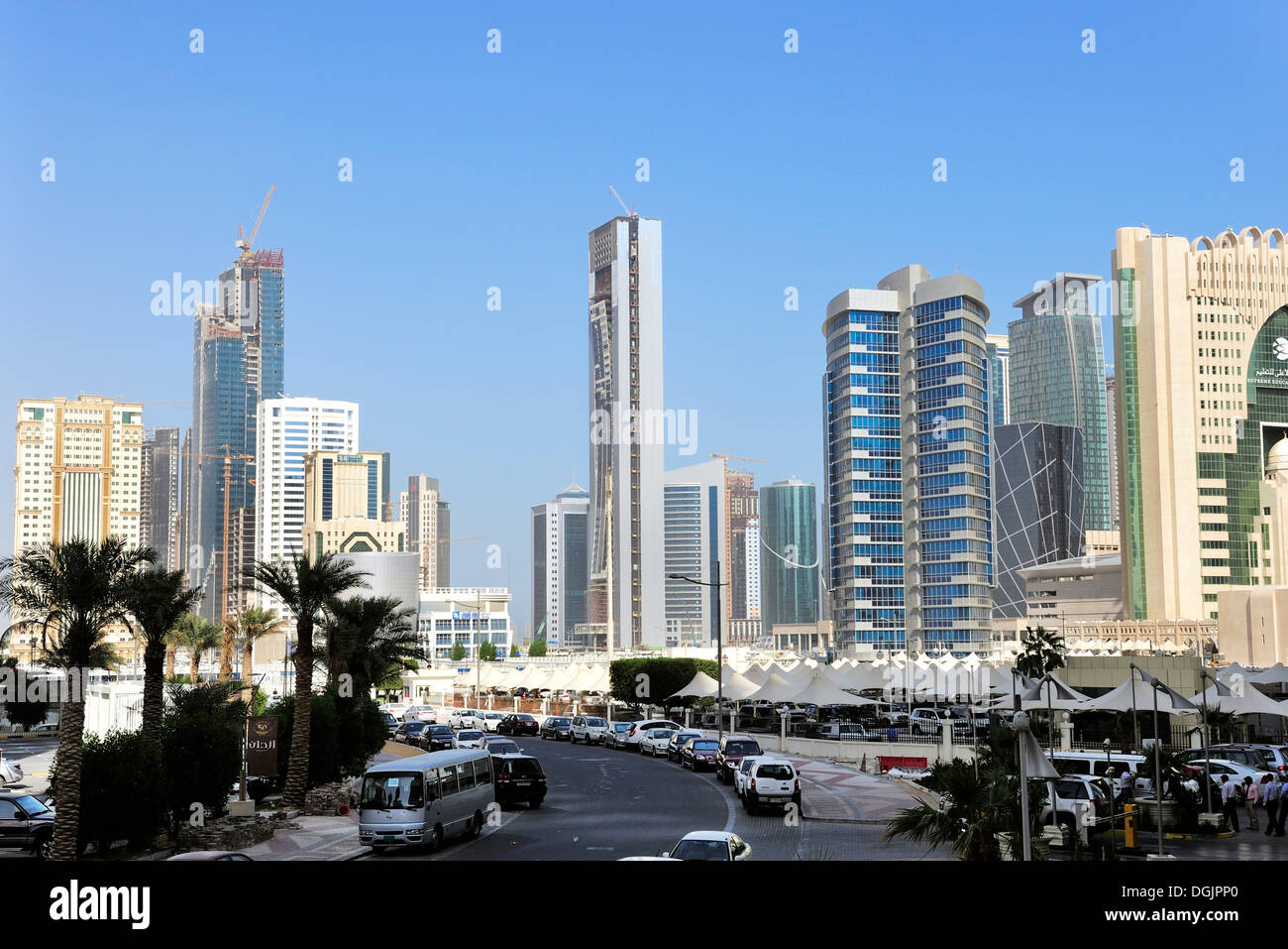 Vista sulla città, Doha, Qatar, la Penisola Arabica, Golfo Persico, Medio Oriente e Asia Foto Stock