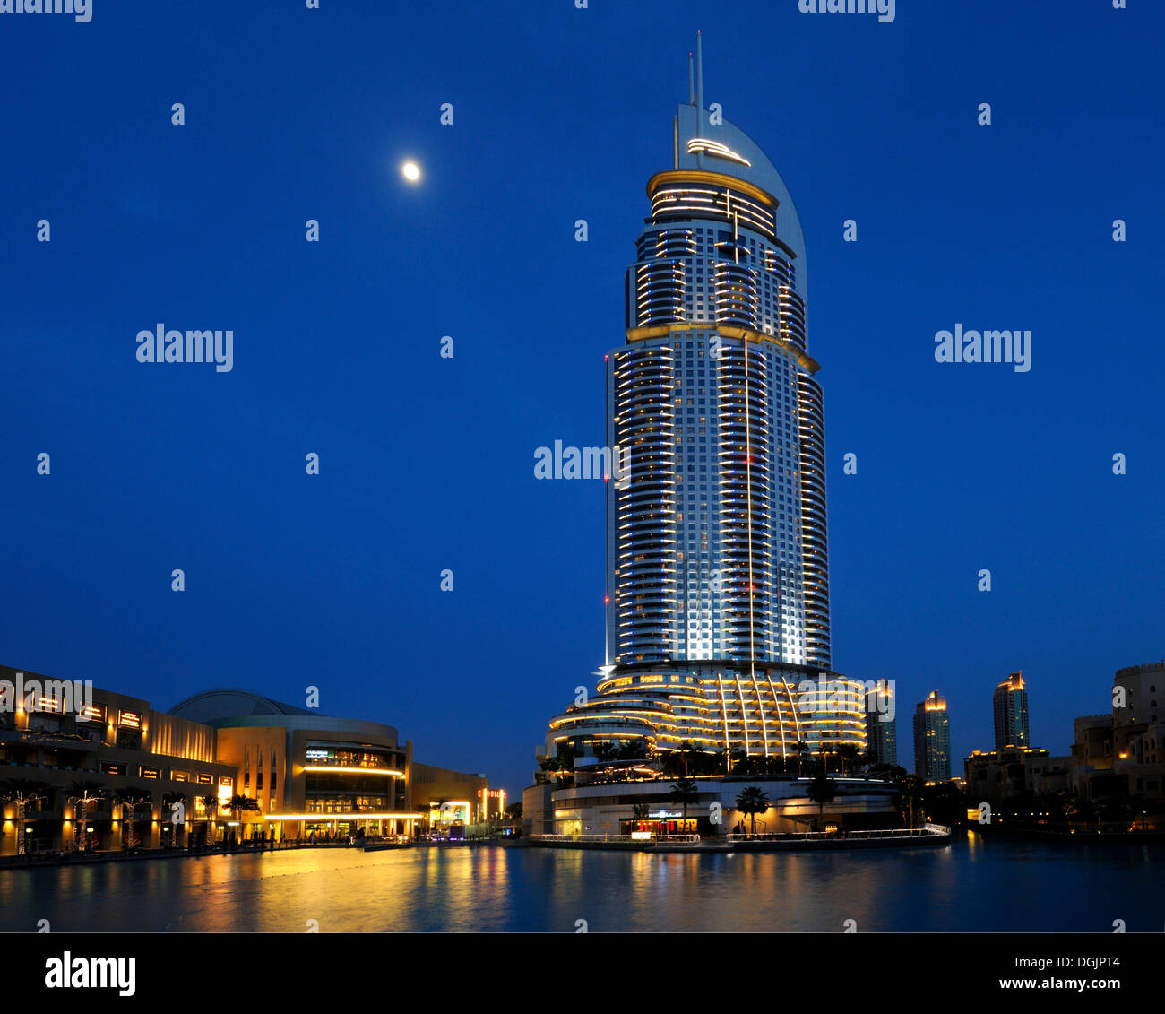 'L'indirizzo " hotel di lusso, 63 piani e Centro commerciale di Dubai al crepuscolo, Downtown Dubai, Business Bay, Dubai, Emirati Arabi Uniti Foto Stock