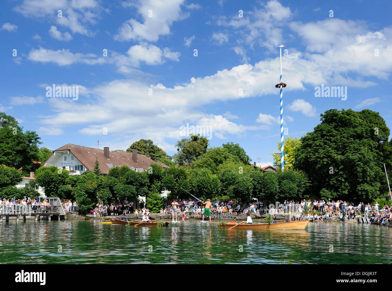 Giostra tradizionale evento sul lago, Fischerstechen, in Ammerland, Muensing comune, il lago di Starnberg, cinque regione dei laghi Foto Stock