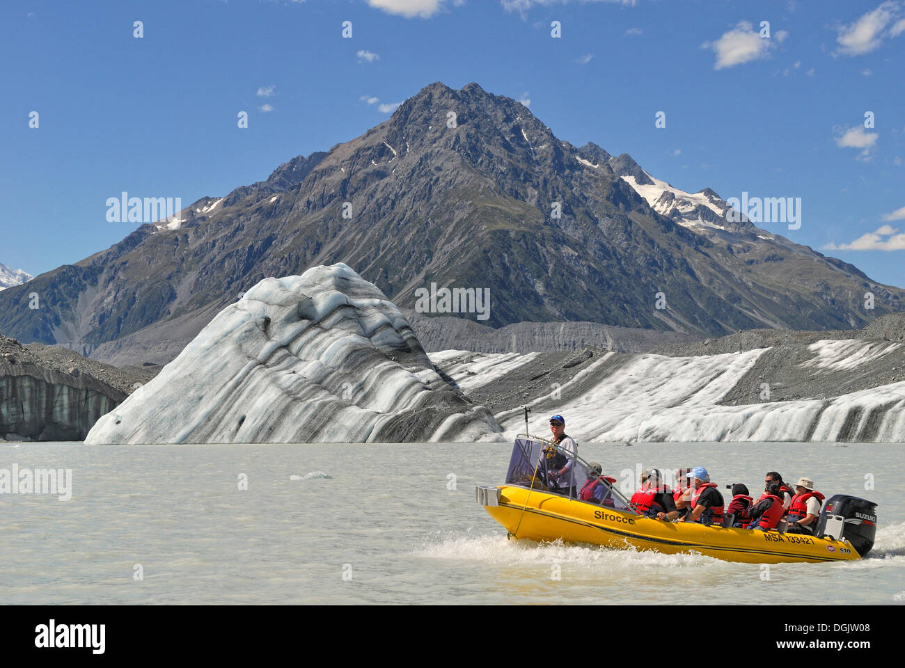 Iceberg e un'escursione in barca sul Lago di Tasmania, nella parte anteriore del monte Chutley, parco nazionale di Mount Cook, isola del Sud, Nuova Zelanda Foto Stock