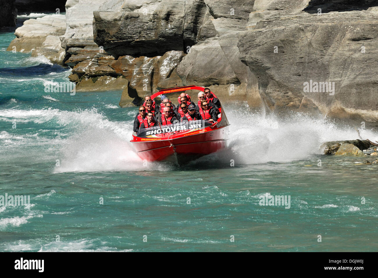 Jet Boat, barca veloce sul fiume Shotover, Queenstown, Isola del Sud, Nuova Zelanda Foto Stock