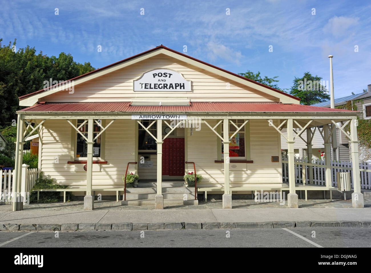 Post storico edificio per uffici in oro ex città mineraria di Arrowtown, Isola del Sud, Nuova Zelanda Foto Stock