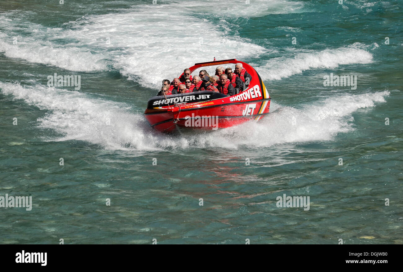 Jet Boat, barca veloce sul fiume Shotover, Queenstown, Isola del Sud, Nuova Zelanda Foto Stock