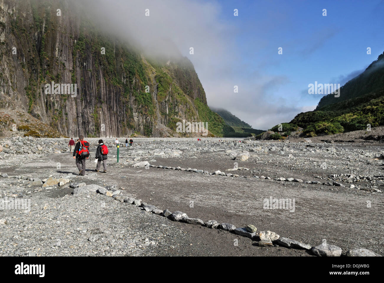 I turisti sulla via del ritorno da Fox Glacier, Isola del Sud, Nuova Zelanda Foto Stock