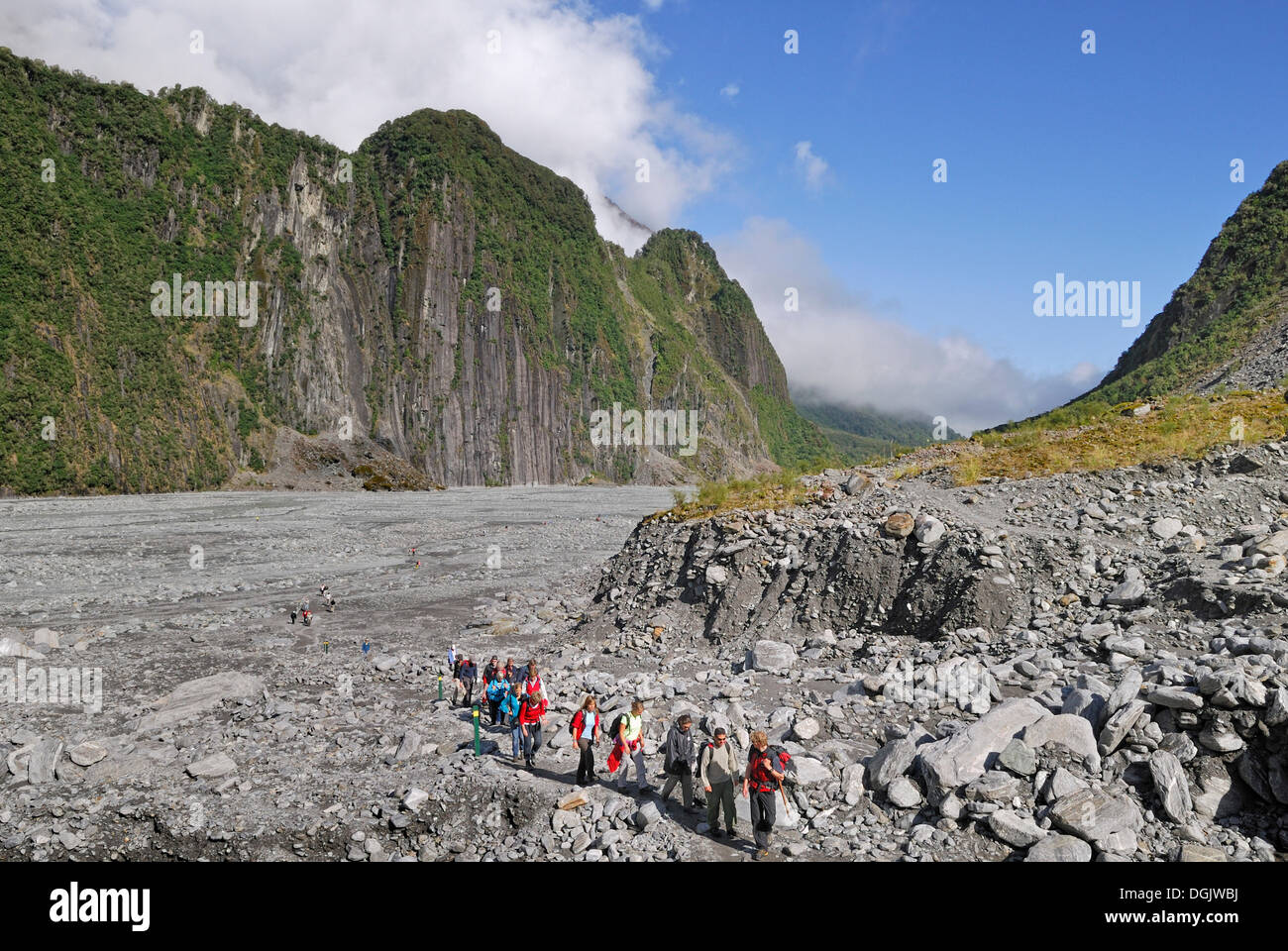 Gruppo guidato dei turisti sul loro modo di Fox Glacier, Isola del Sud, Nuova Zelanda Foto Stock