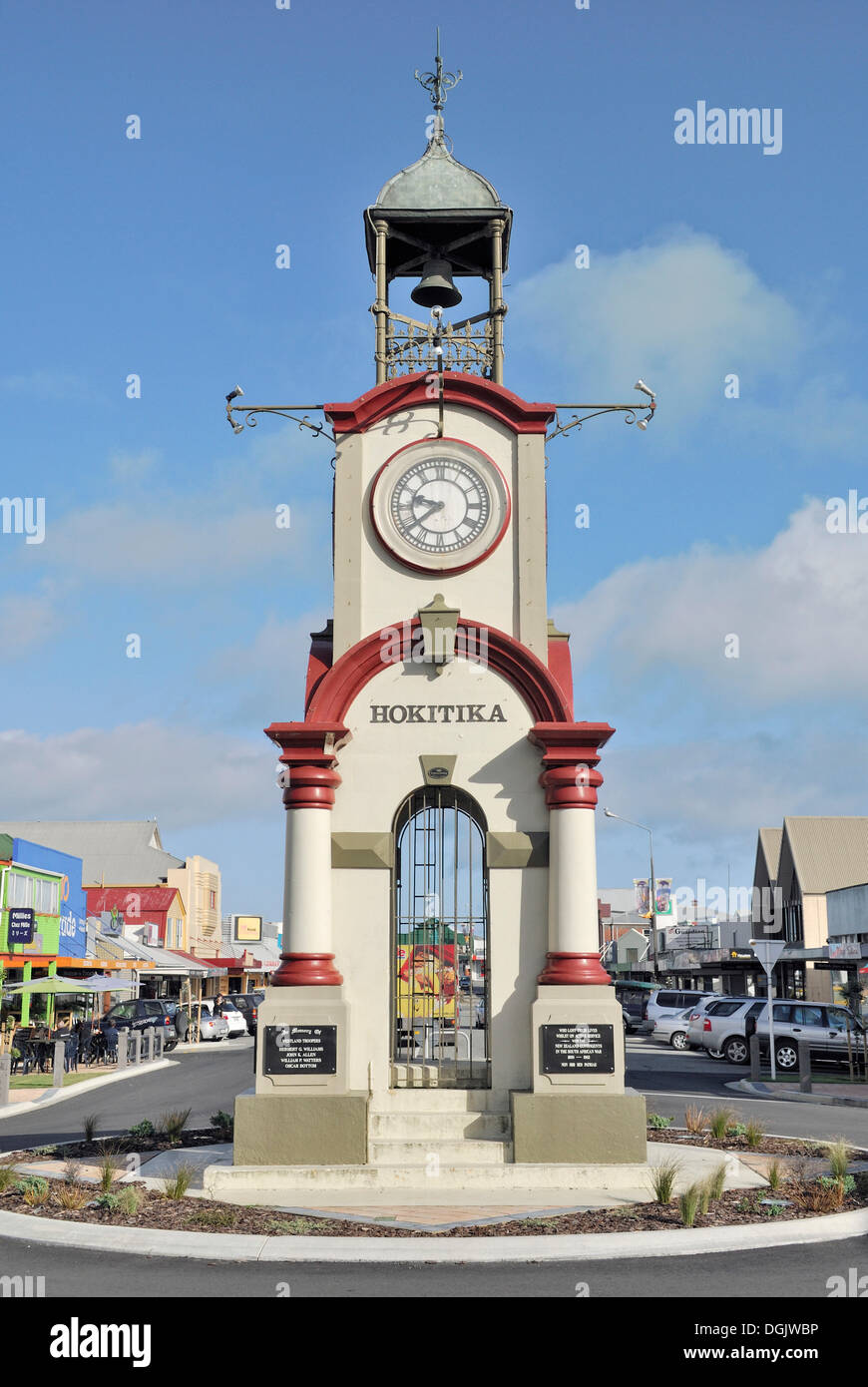 Il campanile e il Memoriale di guerra, Hokitika West Coast, Isola del Sud, Nuova Zelanda Foto Stock
