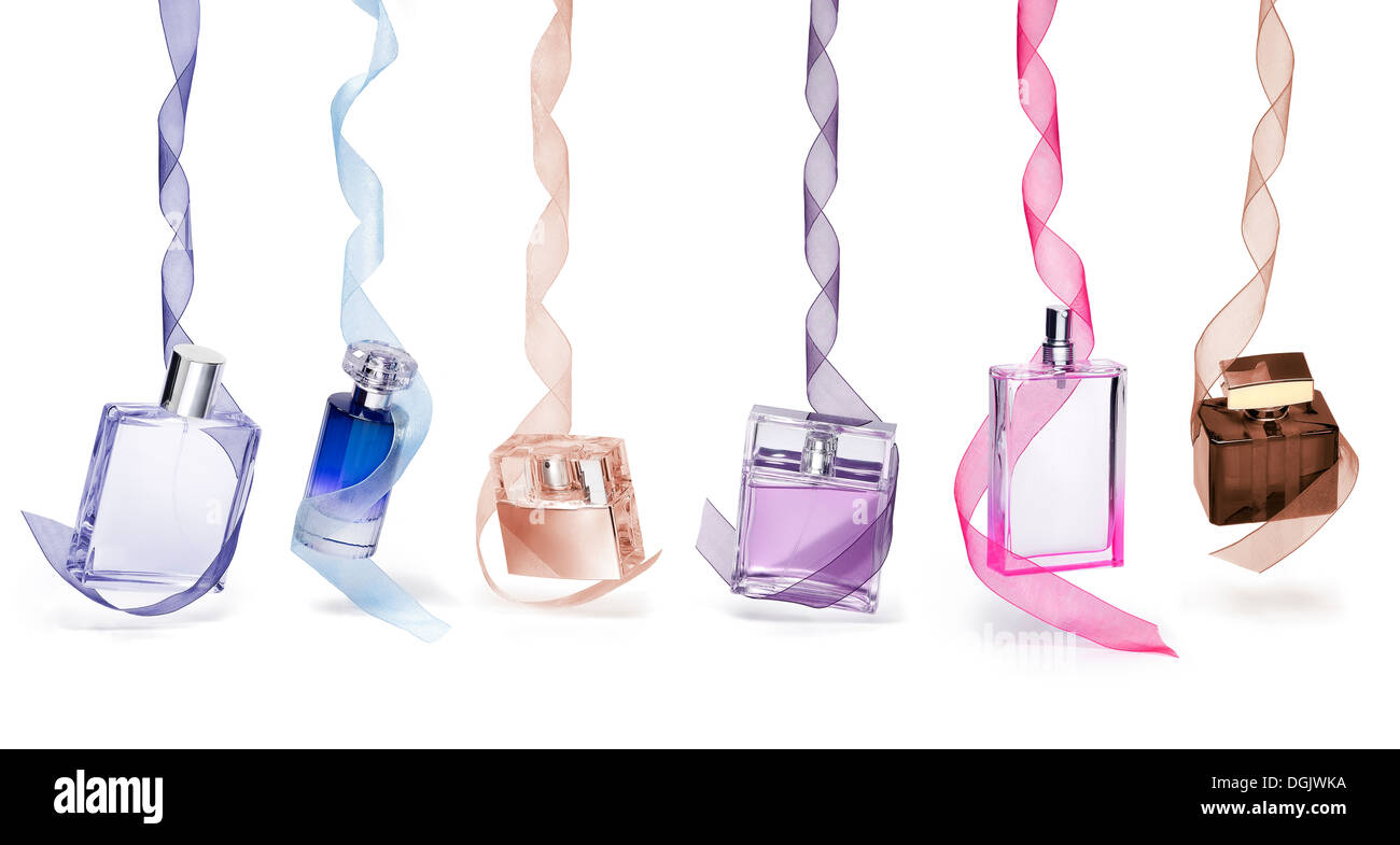 Set di Natale idea regalo. Bottiglie per prodotti di profumeria appeso con loop Foto Stock