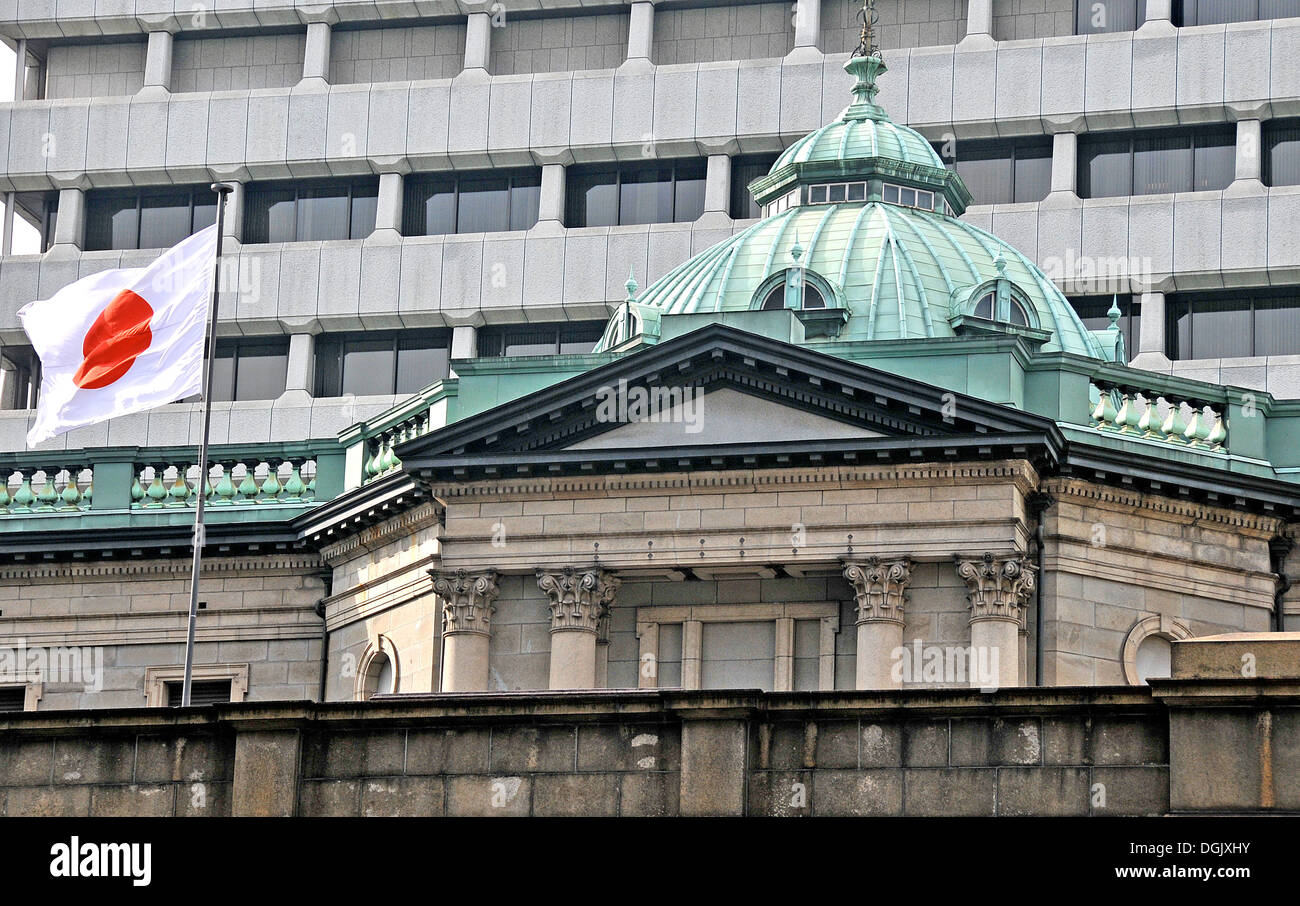 Banca del Giappone in costruzioni vecchie e nuove di Nihonbashi Tokyo Giappone Foto Stock